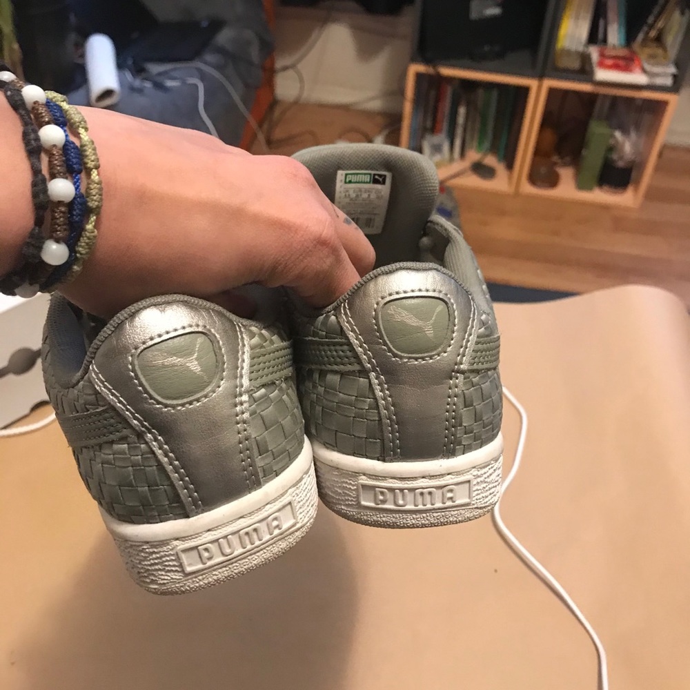 Silver/gray Puma - Picture 3 of 4